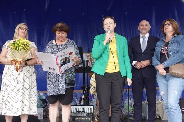 Galeria zdjęć: II OLIMPIADA SPORTOWA SENIORÓW 60+ „W zdrowym ciele zdrowy duch” oraz PIKNIK RODZINNY – 4 Urodziny Klub Seniora i Rodziny w Cewicach