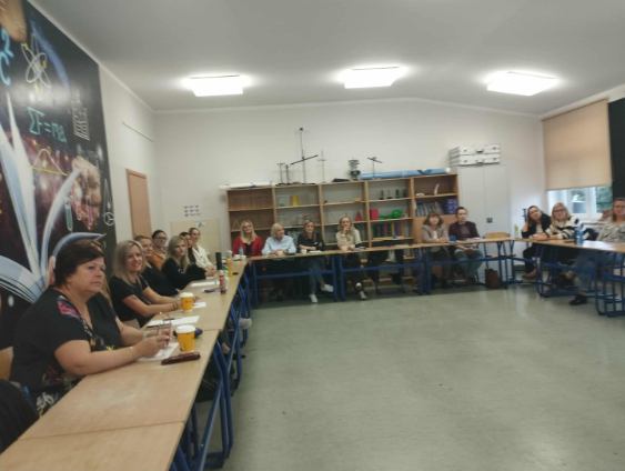 Zdjęcie: Apteczka Pierwszej Pomocy Emocjonalnej - Szkolenie dla wychowawców i pedagogów szkolnych zorganizowane przez Gminę Cewice